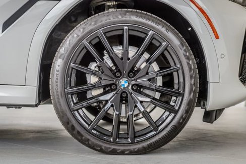 Used 2022 BMW X6 xDrive40i w/ M Sport Package image 16