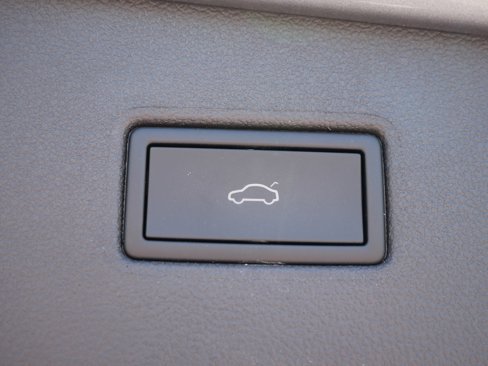 Certified 2024 Volkswagen Tiguan SE R-Line image 19