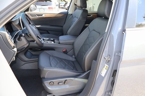New 2026 Volkswagen Atlas SE image 2