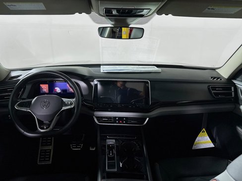 New 2025 Volkswagen Atlas Peak Edition SE image 13