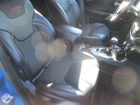 Used 2017 Jeep Cherokee Trailhawk w/ Comfort/Convenience Group image 36