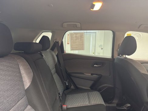 Used 2023 Nissan Rogue SV image 13