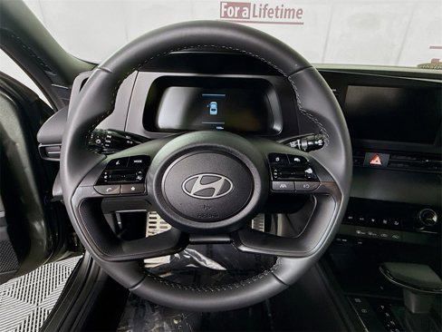 Certified 2025 Hyundai Elantra Sport image 19