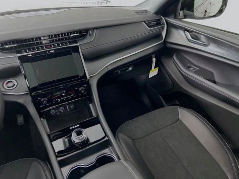 New 2025 Jeep Grand Cherokee L Altitude image 24