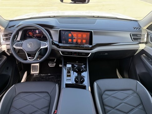 New 2025 Volkswagen Atlas Peak Edition SE image 21
