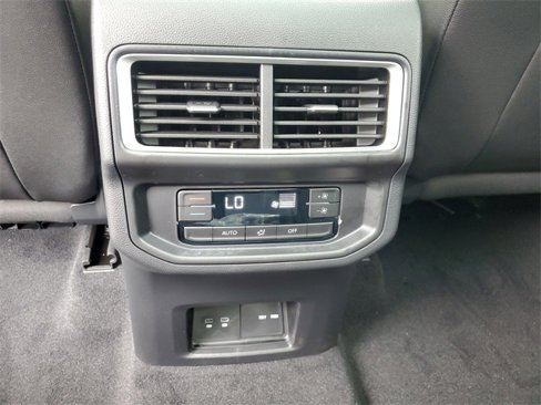 New 2026 Volkswagen Atlas SE image 12
