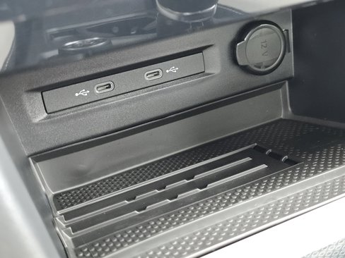 New 2025 Volkswagen Taos SE image 15