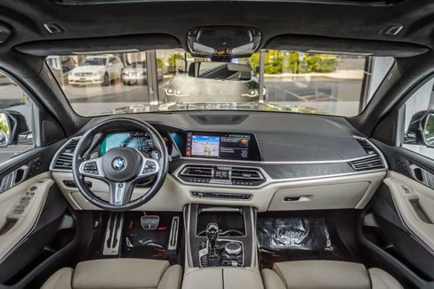 Used 2022 BMW X7 xDrive40i w/ M Sport Package image 3