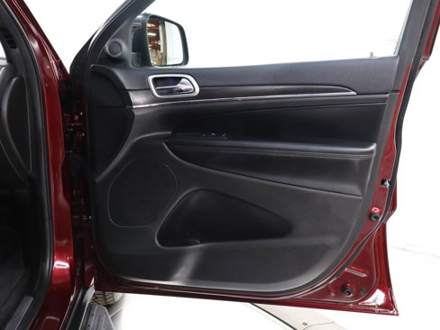 Used 2018 Jeep Grand Cherokee Limited image 24