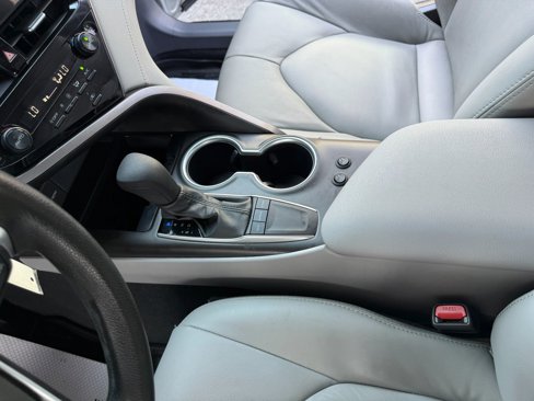 Used 2022 Toyota Camry LE image 11