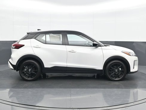 Used 2023 Nissan Kicks SV image 7