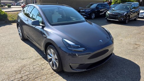 Used 2023 Tesla Model Y Long Range image 3