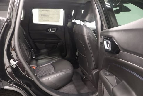 New 2025 Jeep Compass Latitude image 16