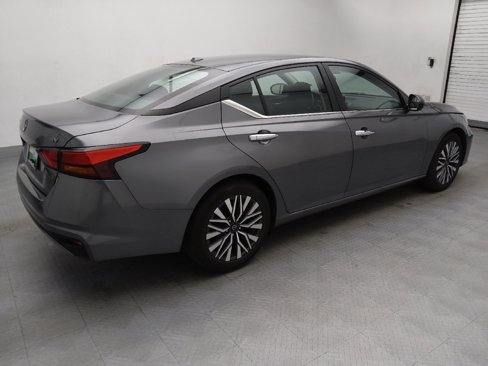 Used 2024 Nissan Altima 2.5 SV image 10