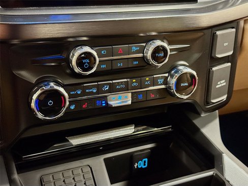 New 2025 Ford F250 Lariat w/ Chrome Package image 15