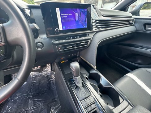 Used 2025 Toyota Camry SE image 29