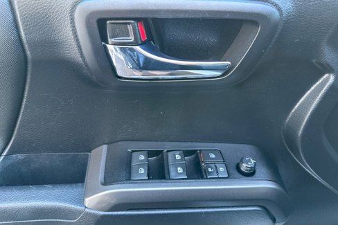 Used 2021 Toyota Tacoma TRD Off-Road image 11