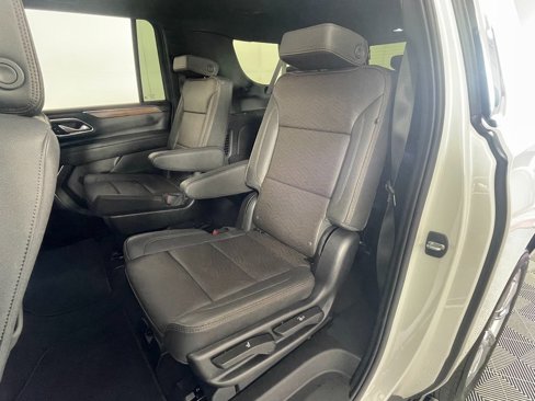 Used 2023 Chevrolet Suburban High Country image 25