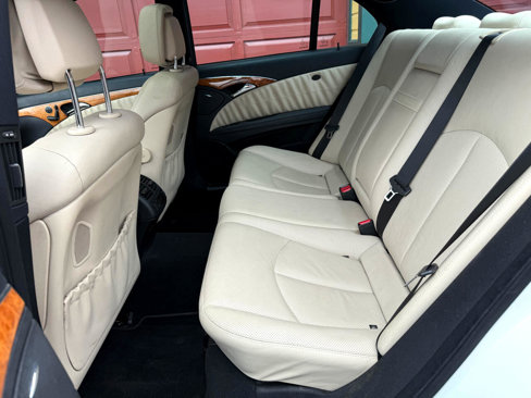 Used 2008 Mercedes-Benz E 550 4MATIC Sedan image 23