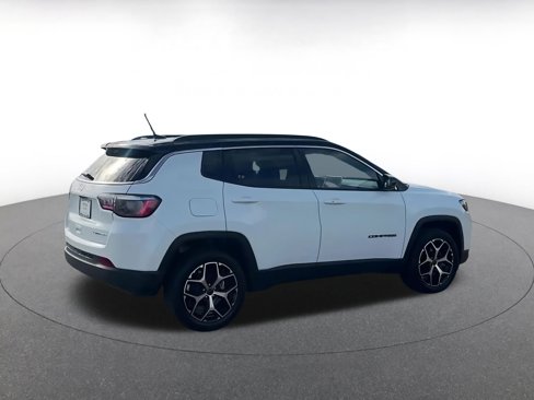 Used 2025 Jeep Compass Limited image 21