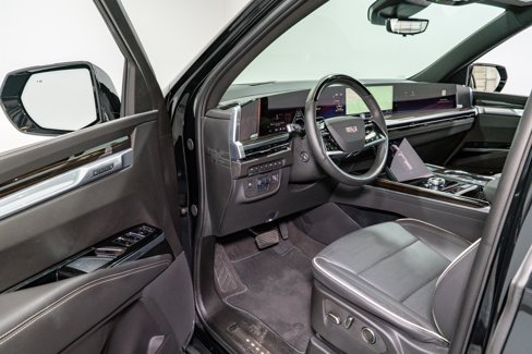 Used 2025 Cadillac Escalade Premium Luxury image 14