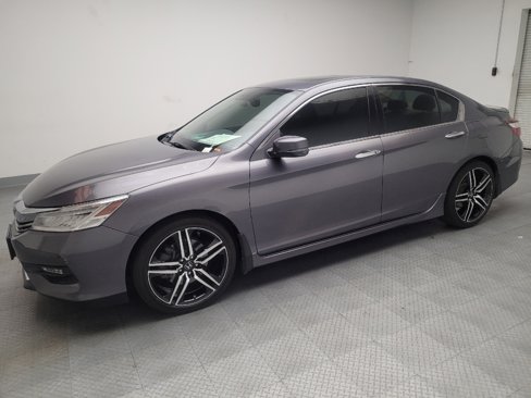 Used 2017 Honda Accord Touring image 2