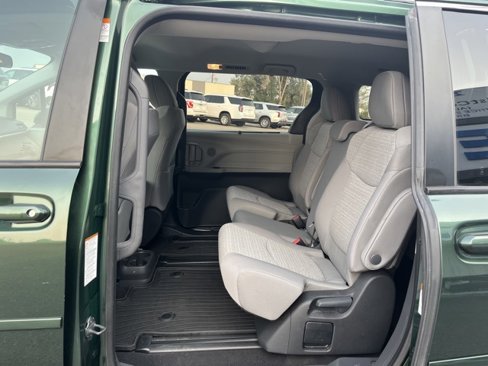 Used 2024 Toyota Sienna LE image 27