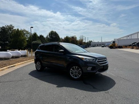Used 2018 Ford Escape SE image 2