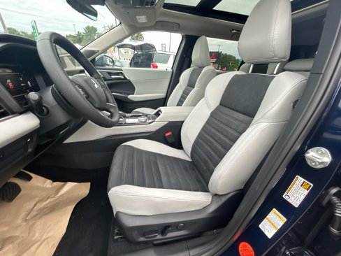 New 2025 Mitsubishi Outlander SE image 9