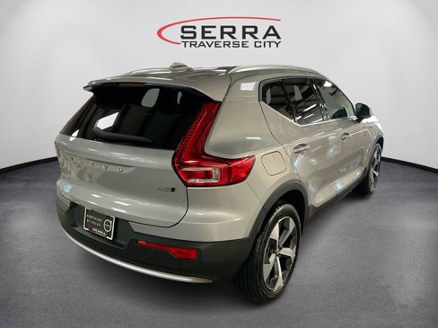 Certified 2023 Volvo XC40 B5 Plus w/ Protection Package Premier image 5