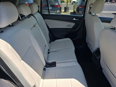 Used 2020 Volkswagen Tiguan SE w/ Panoramic Sunroof Package image 14