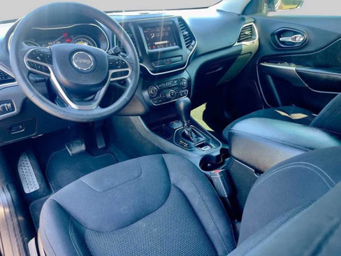 Used 2019 Jeep Cherokee Latitude w/ Popular Appearance Group image 18