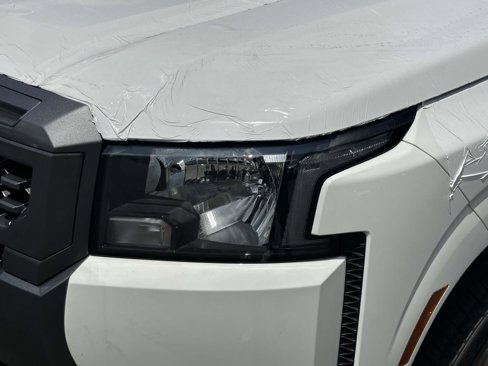 Used 2025 Nissan Frontier SV w/ SV Convenience Package image 8