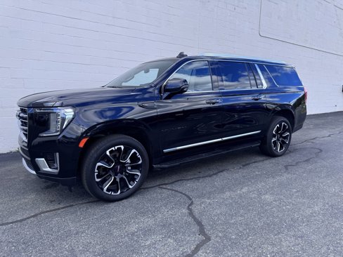 Used 2023 GMC Yukon XL SLT image 1