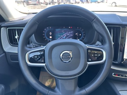 Certified 2025 Volvo XC60 B5 Plus image 20