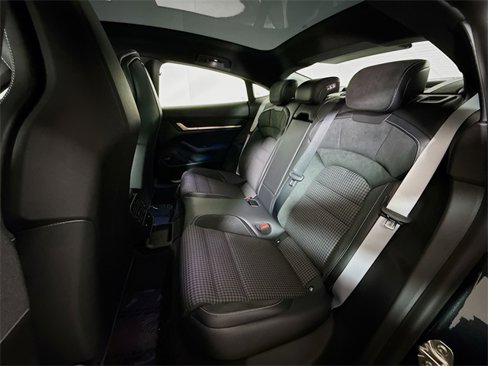 Used 2025 Porsche Taycan 4S image 17