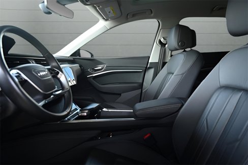 Used 2024 Audi Q8 e-tron Premium image 22
