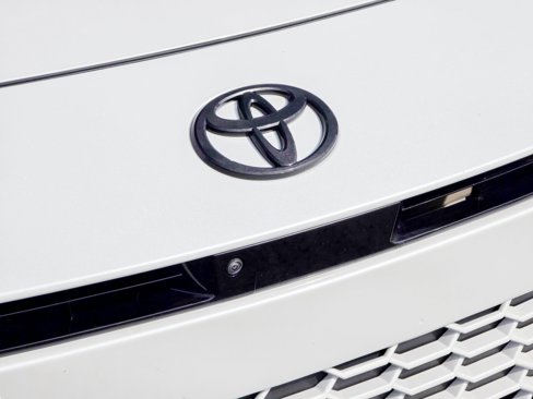 Used 2025 Toyota Camry XSE image 3
