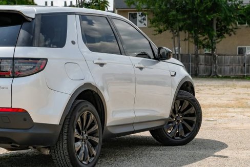 Used 2020 Land Rover Discovery Sport SE image 12