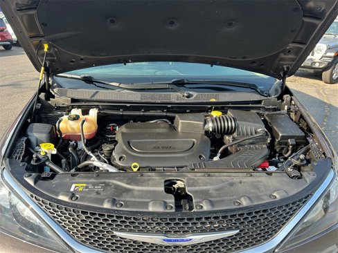 Used 2019 Chrysler Pacifica Touring image 20