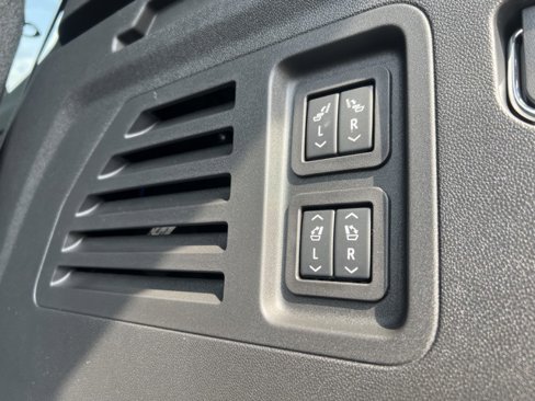 Used 2026 GMC Acadia Denali Ultimate image 9