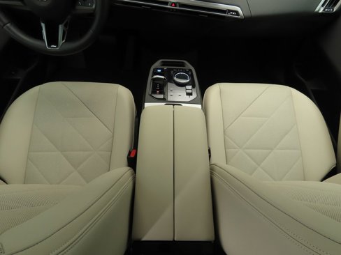 Certified 2025 BMW iX xDrive50 w/ Premium Package image 17