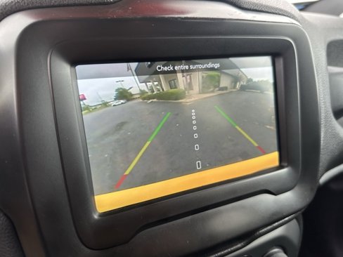 Used 2018 Jeep Renegade Altitude w/ Popular Equipment Group image 29