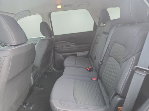 Used 2025 Nissan Pathfinder S image 27