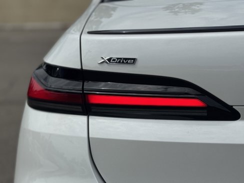 New 2026 BMW 750e xDrive image 13