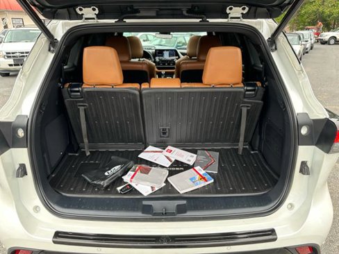 Used 2021 Toyota Highlander Platinum image 26