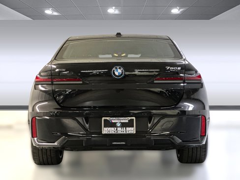 New 2026 BMW 750e xDrive image 9