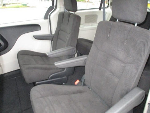 Used 2016 Dodge Grand Caravan SE image 17