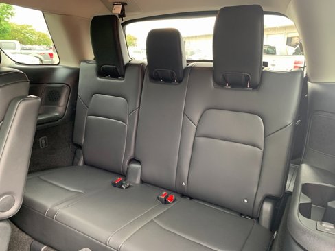Used 2024 Nissan Pathfinder Platinum image 32