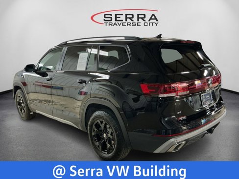 Certified 2025 Volkswagen Atlas Peak Edition SE image 7
